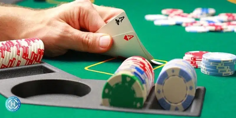 Cách chia game bài Poker trong vòng tẩy
